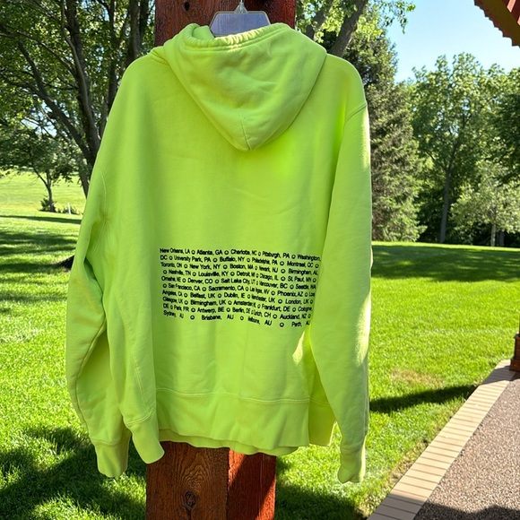 Billie Eilish Concert Sweatshirt - Picture 5 of 6